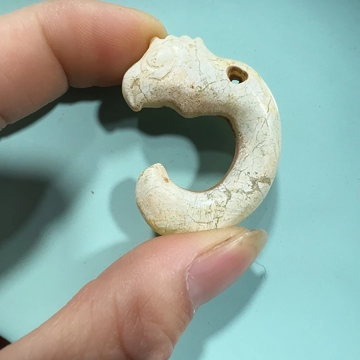 透闪石质玉未镶嵌挂件