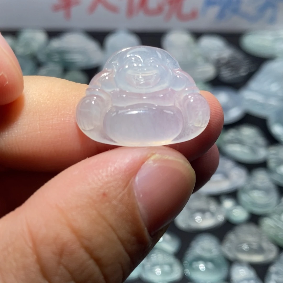 翡翠未镶嵌颈饰漏佛公