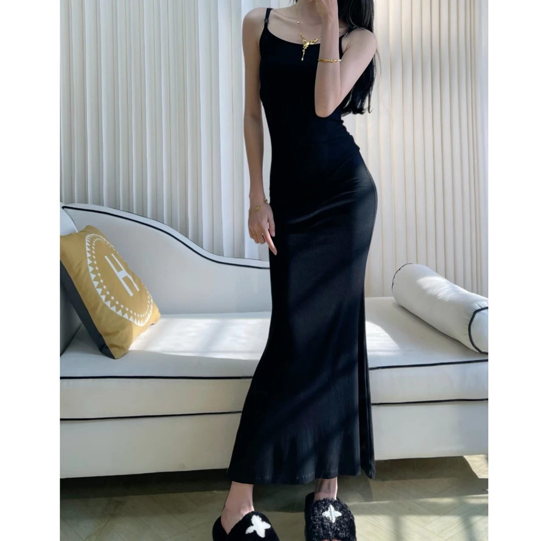 黑色吊带长裙肩带可调节