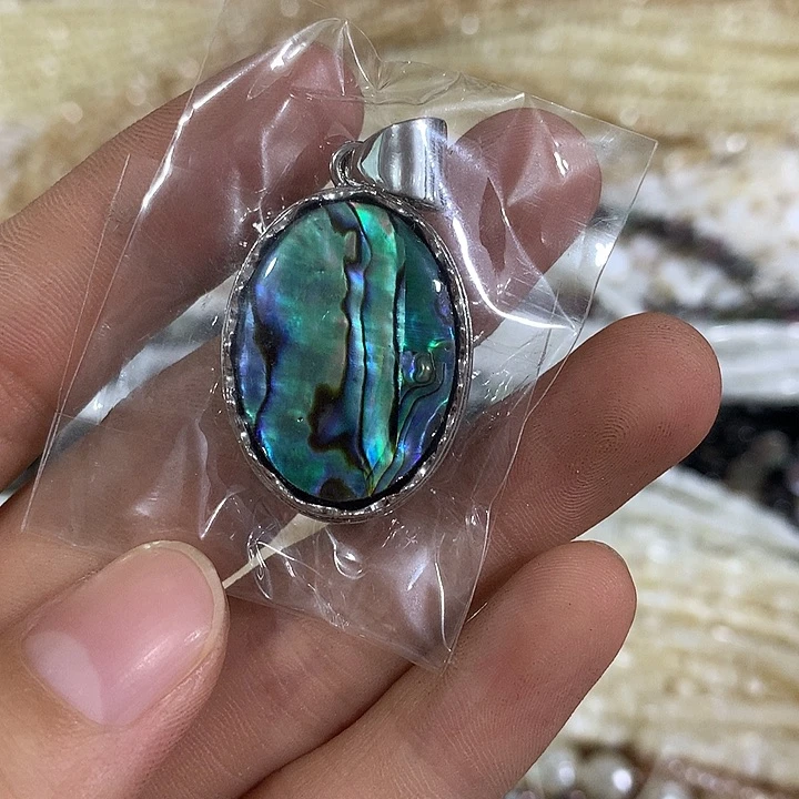 一个鲍鱼贝小吊坠