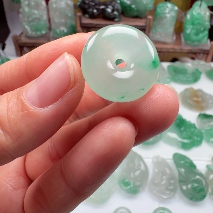 颈饰未镶嵌石英质玉