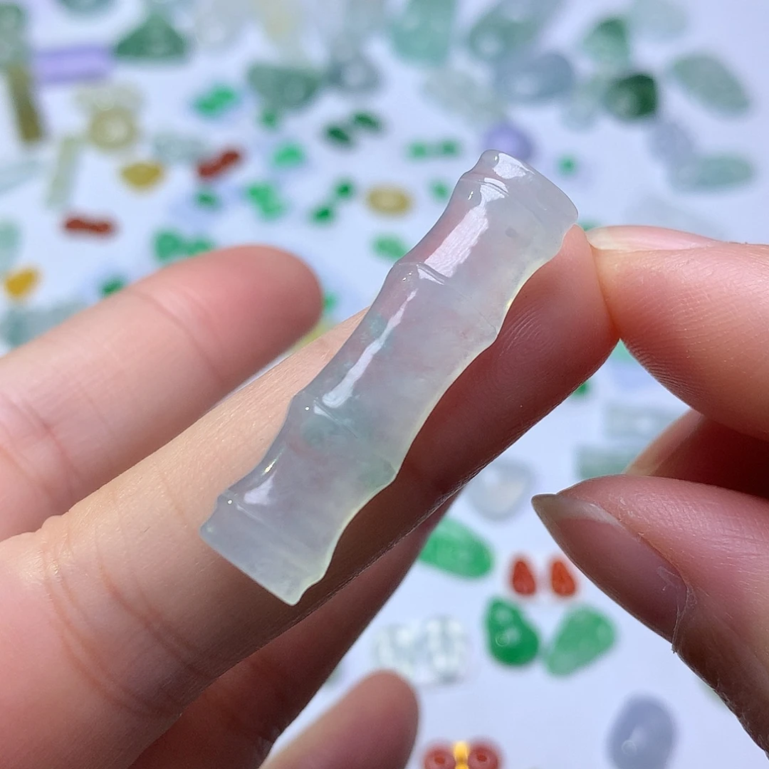 翡翠未镶嵌颈饰竹节