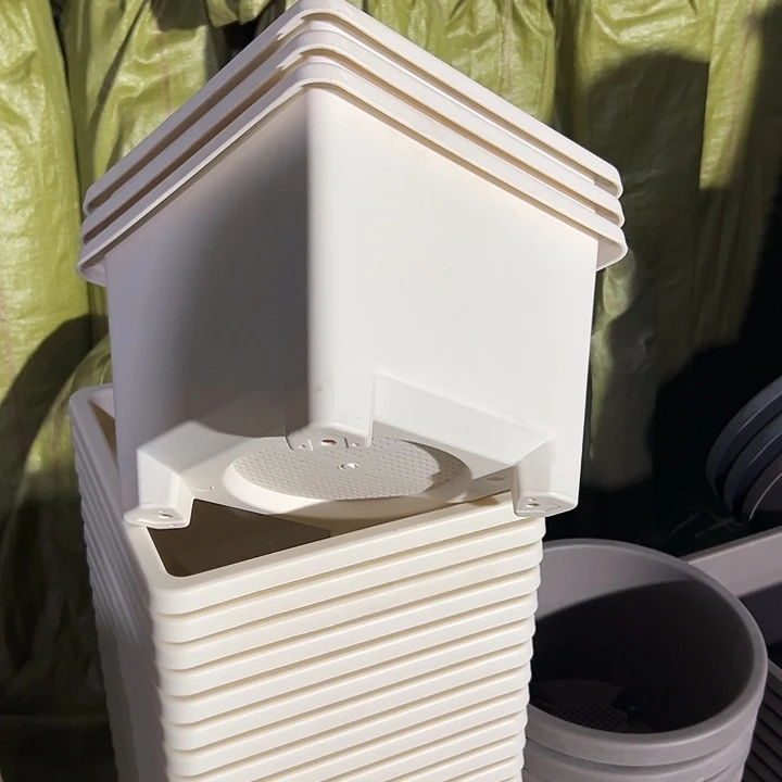 微瑕米白方球根26外径19高3个盆