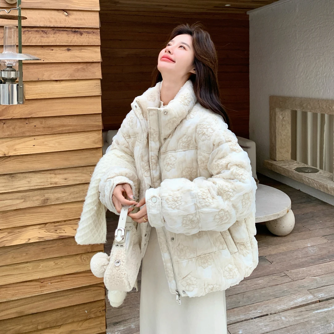 米白色独特好看立体绣花羽绒服女冬季小个子保暖厚实90白鸭绒外套