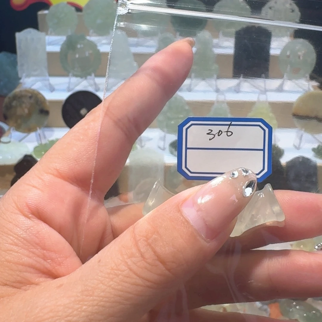 岫玉未镶嵌颈饰陆*不退不换