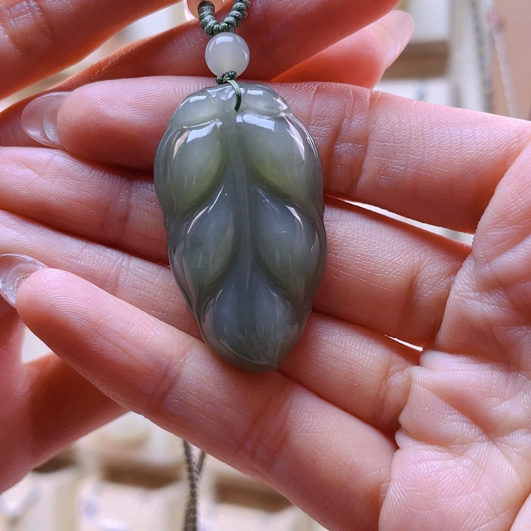 和田玉吊坠(赠链)未镶嵌?