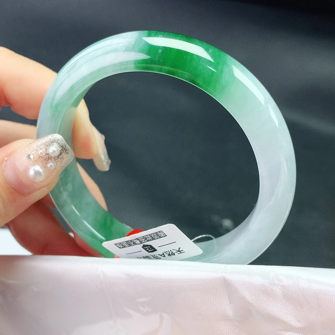 翡翠手镯未镶嵌57圈