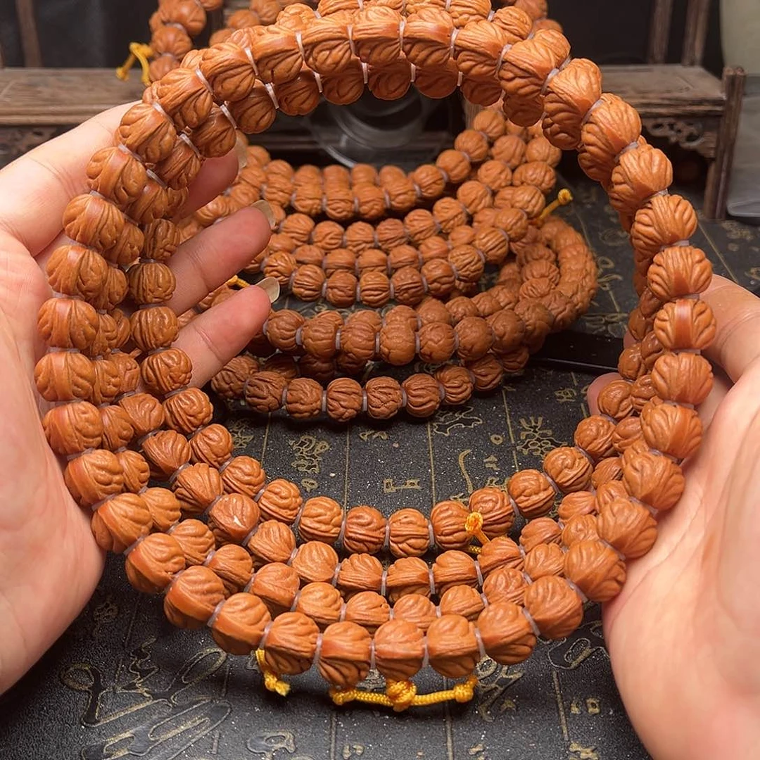 桃核吊坠桃和手持