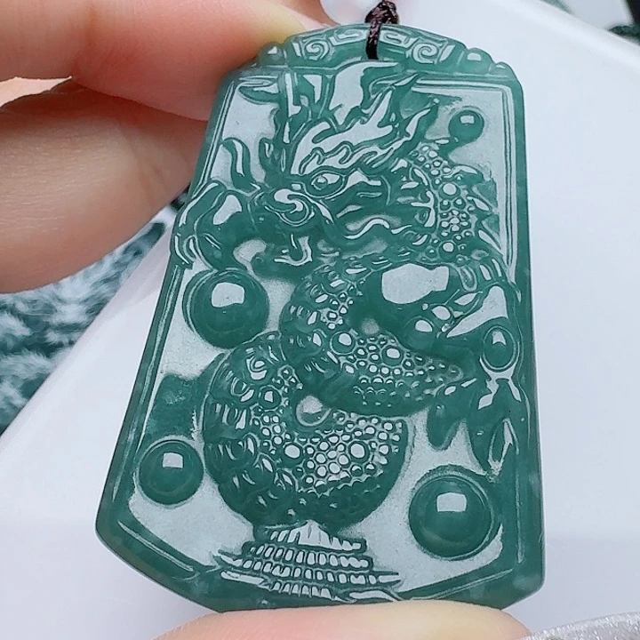 翡翠未镶嵌颈饰多样性发其一