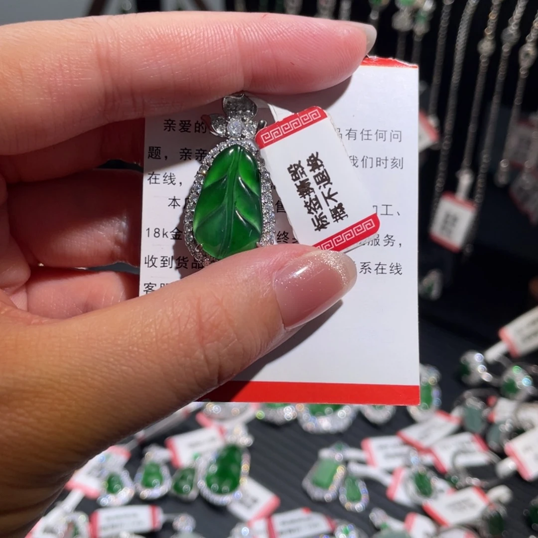 吊坠(不含链)未镶嵌翡翠