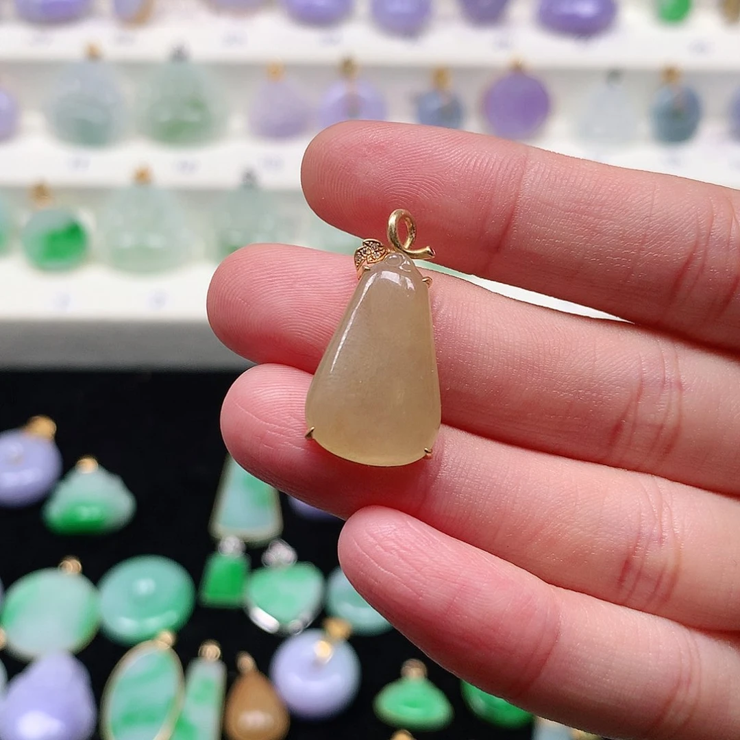 颈饰18K金镶嵌翡翠翡翠吊坠