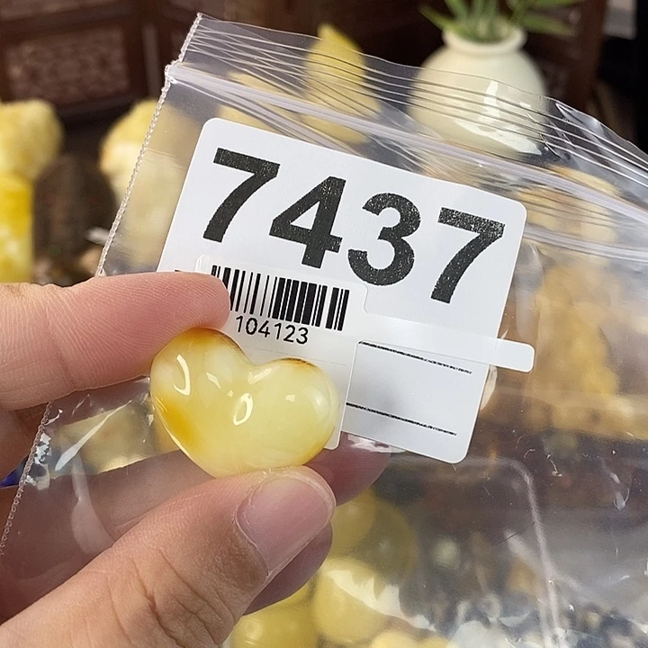 蜜蜡未镶嵌珠宝奇石