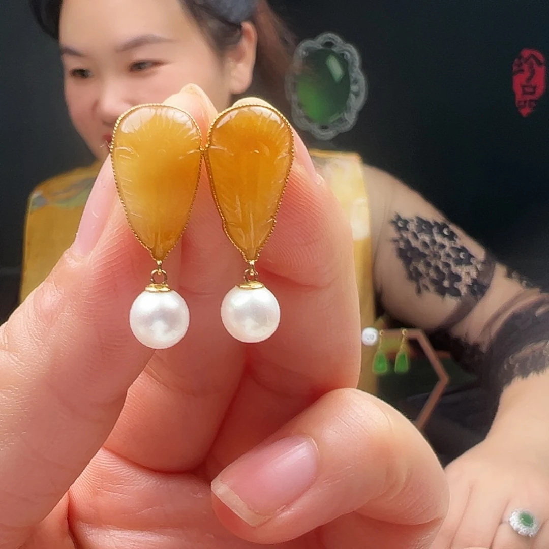 18K金镶嵌翡翠耳饰
