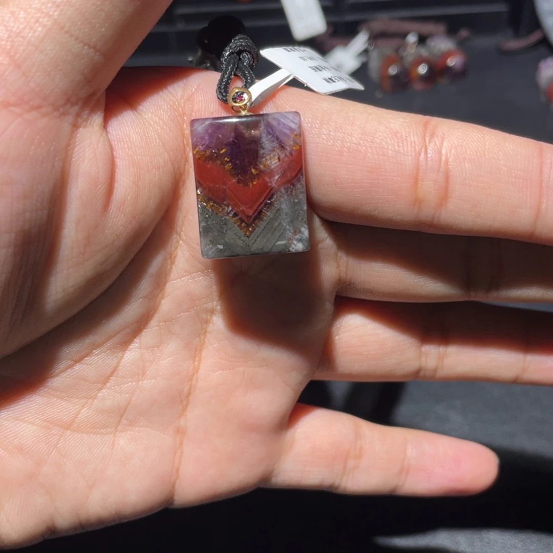 木***小吊坠(赠链)水晶18K金镶嵌极光23无事牌吊坠
