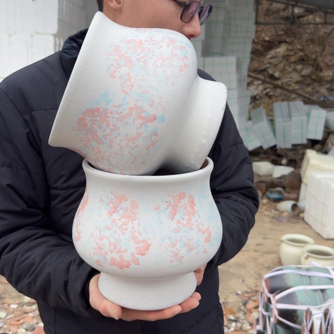 紫砂花盆口18高19（两个粉胖精灵