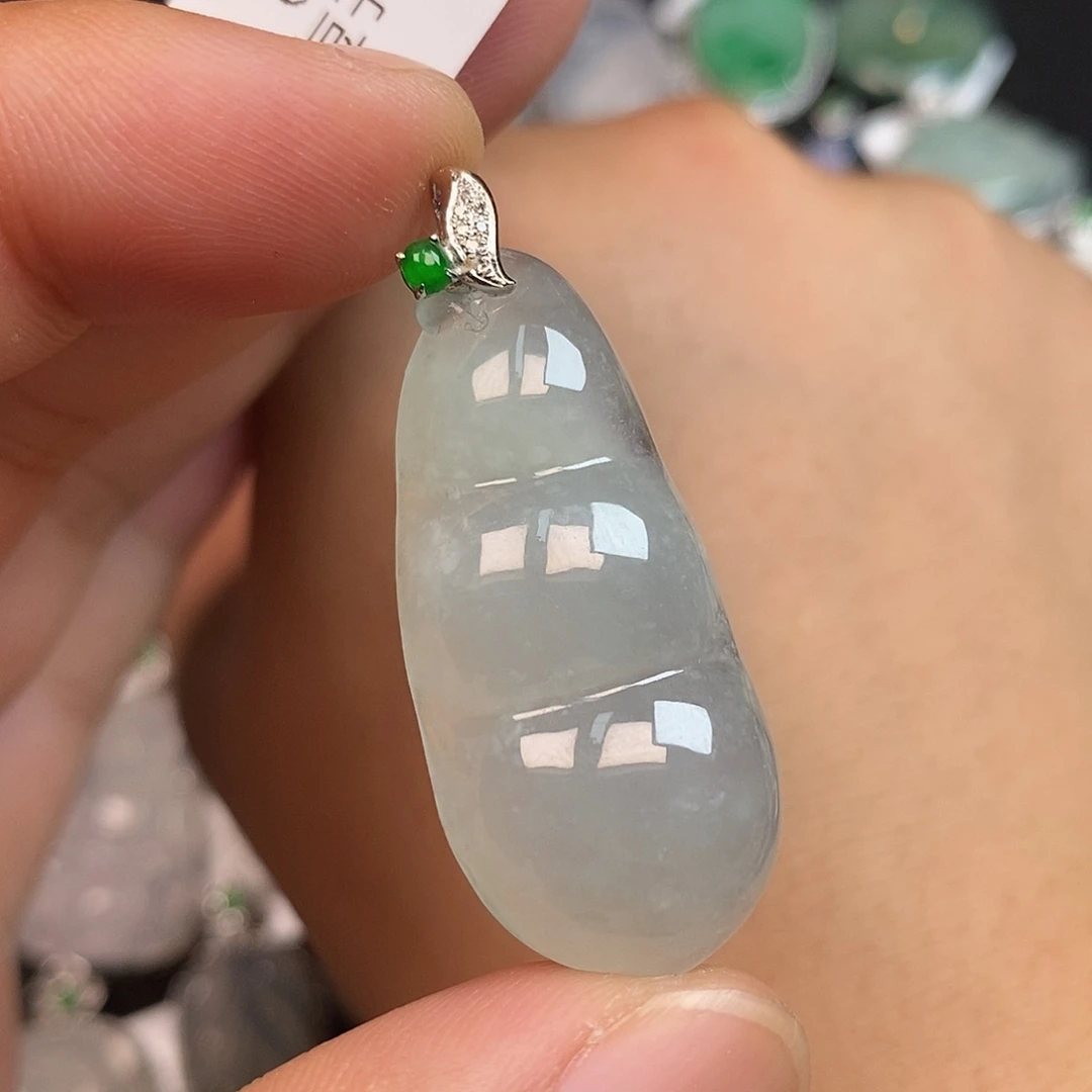 颈饰18K金镶嵌翡翠豆子