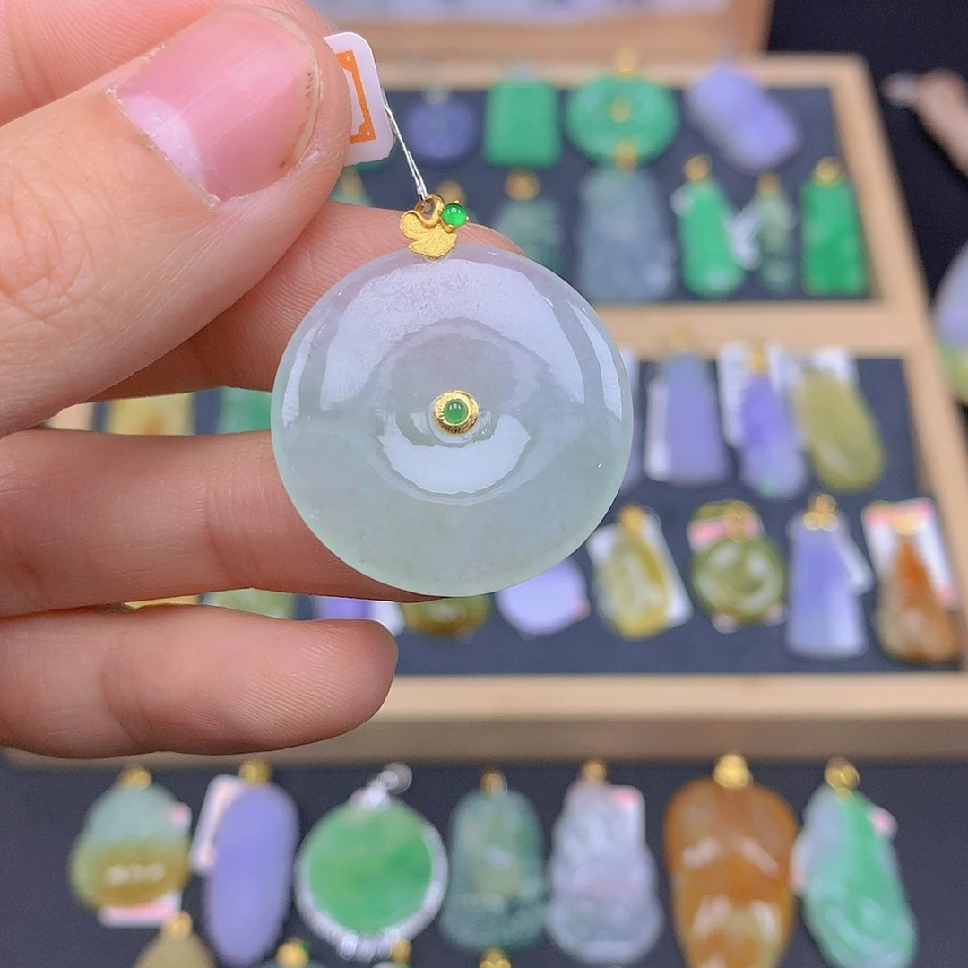 翡翠颈饰18K金镶嵌翡翠