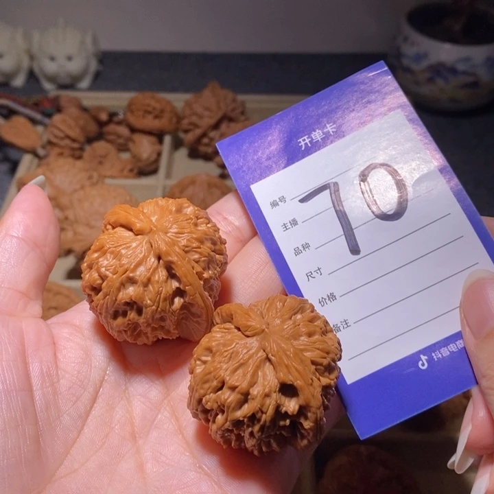 文玩核桃把件白狮子全品40左右
