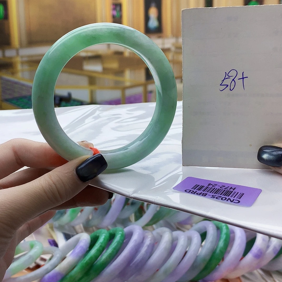 翡翠未镶嵌手镯vbb