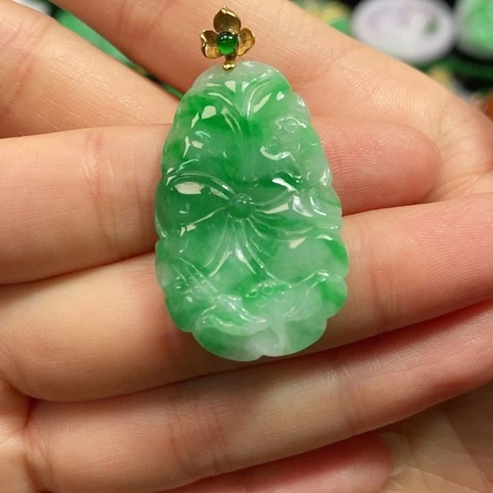 颈饰未镶嵌翡翠真*?吊坠