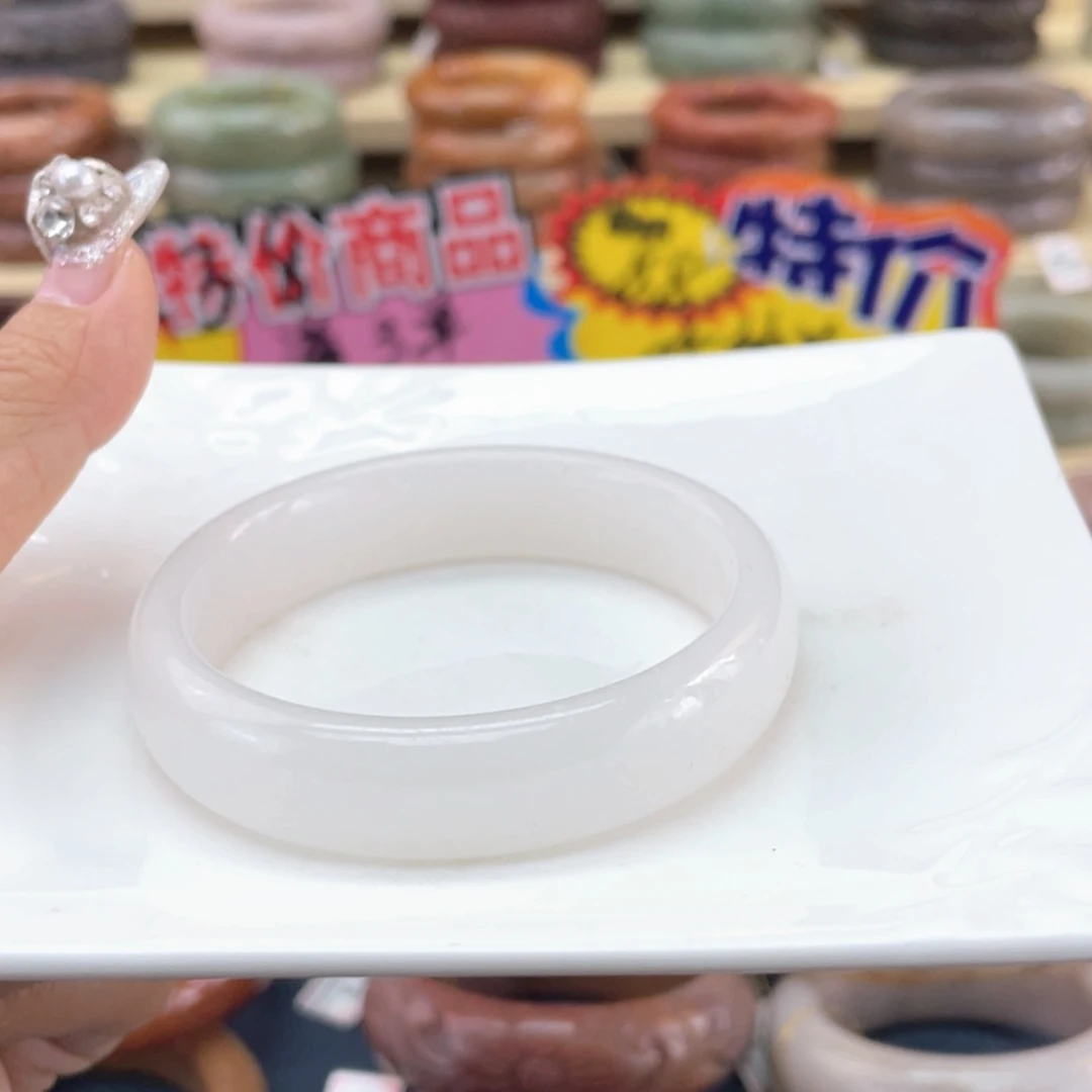 【闪购商品】石英质玉手镯未镶嵌紫**路