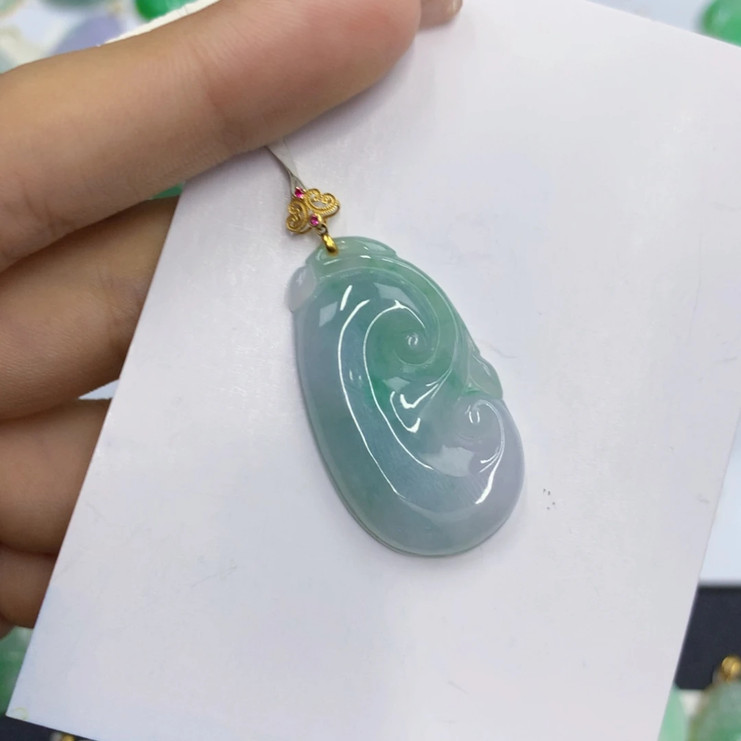 翡翠18K金镶嵌颈饰翡翠