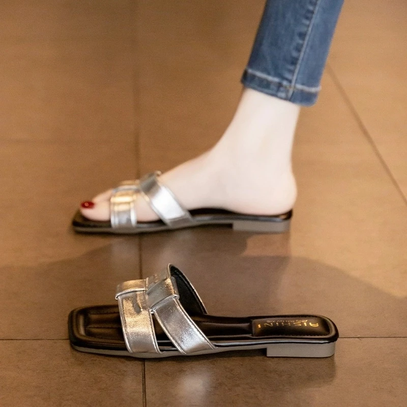 平底拖鞋夏季外穿2025银色沙滩一字拖凉拖鞋百搭软底沙滩凉鞋法式