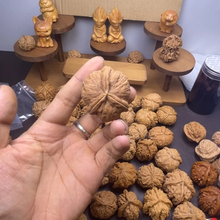 M***e吊坠桃核元宝三棱有黄