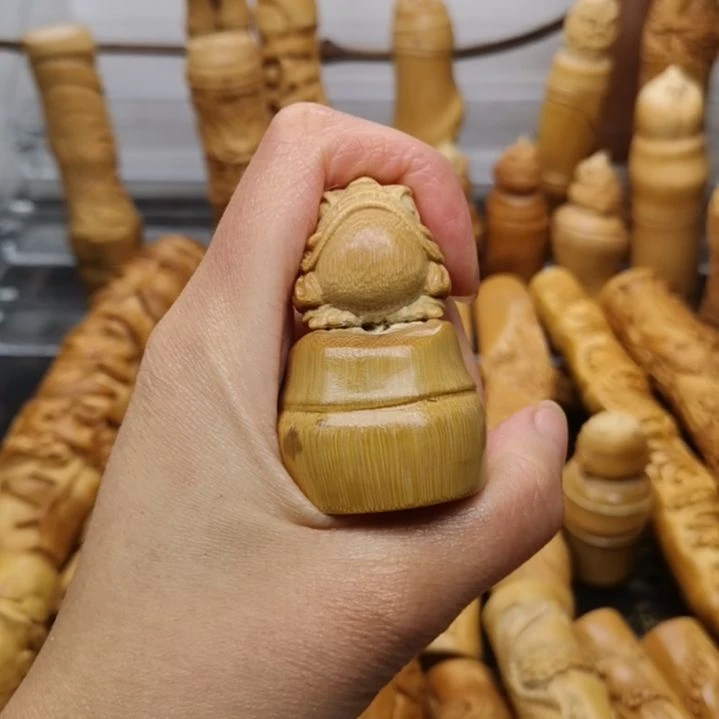 召***阳竹红皮料子顶雕金蟾