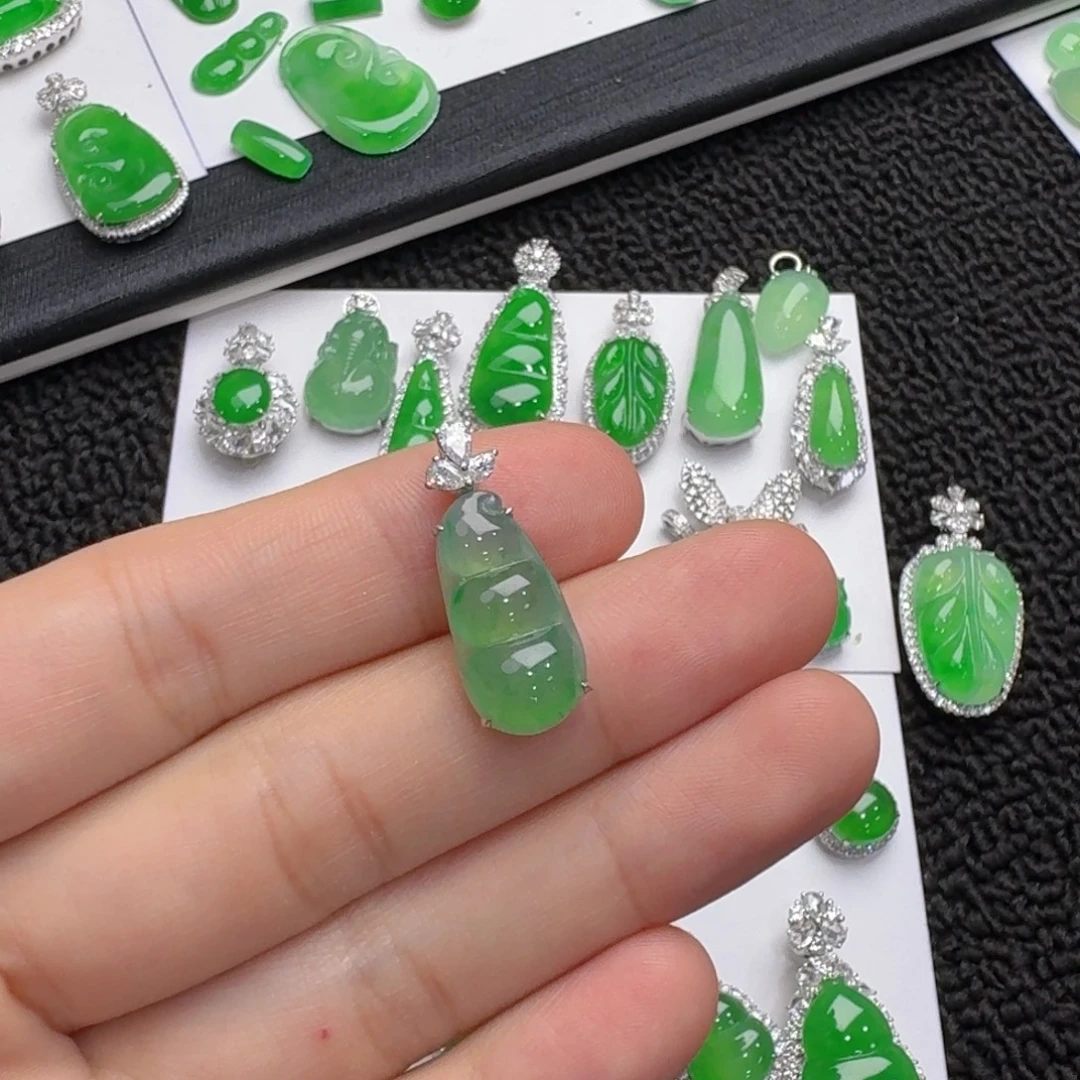 翡翠未镶嵌吊坠(不含链)福豆