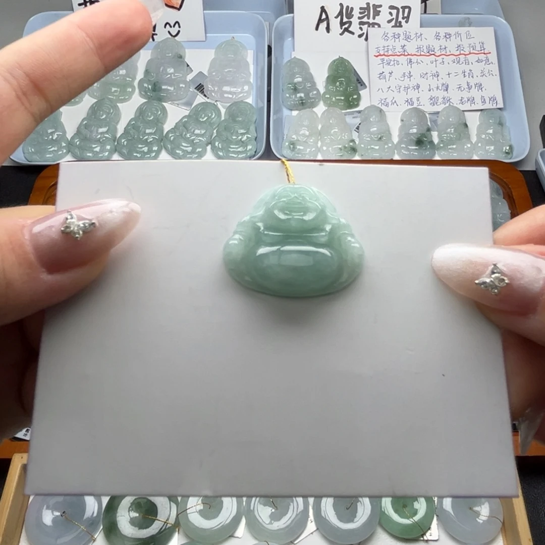 翡翠未镶嵌颈饰佛公