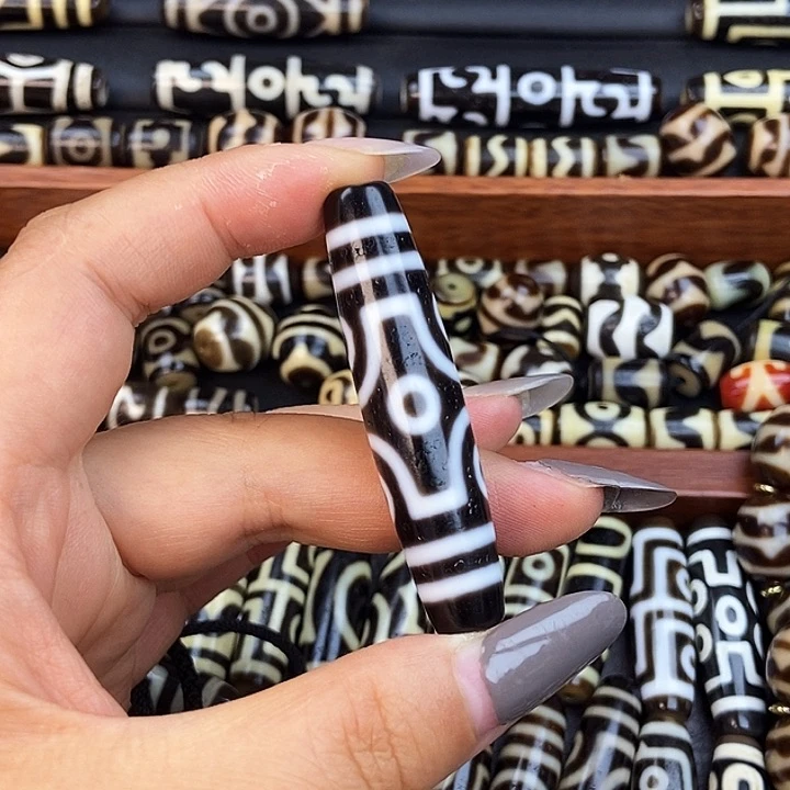 玛瑙/玉髓颈饰未镶嵌陈**金