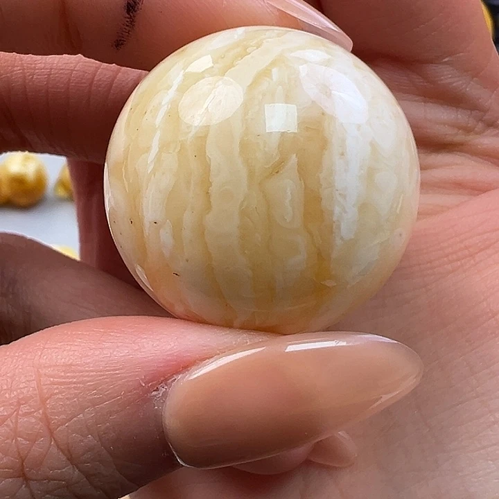 蜜蜡未镶嵌珠宝奇石