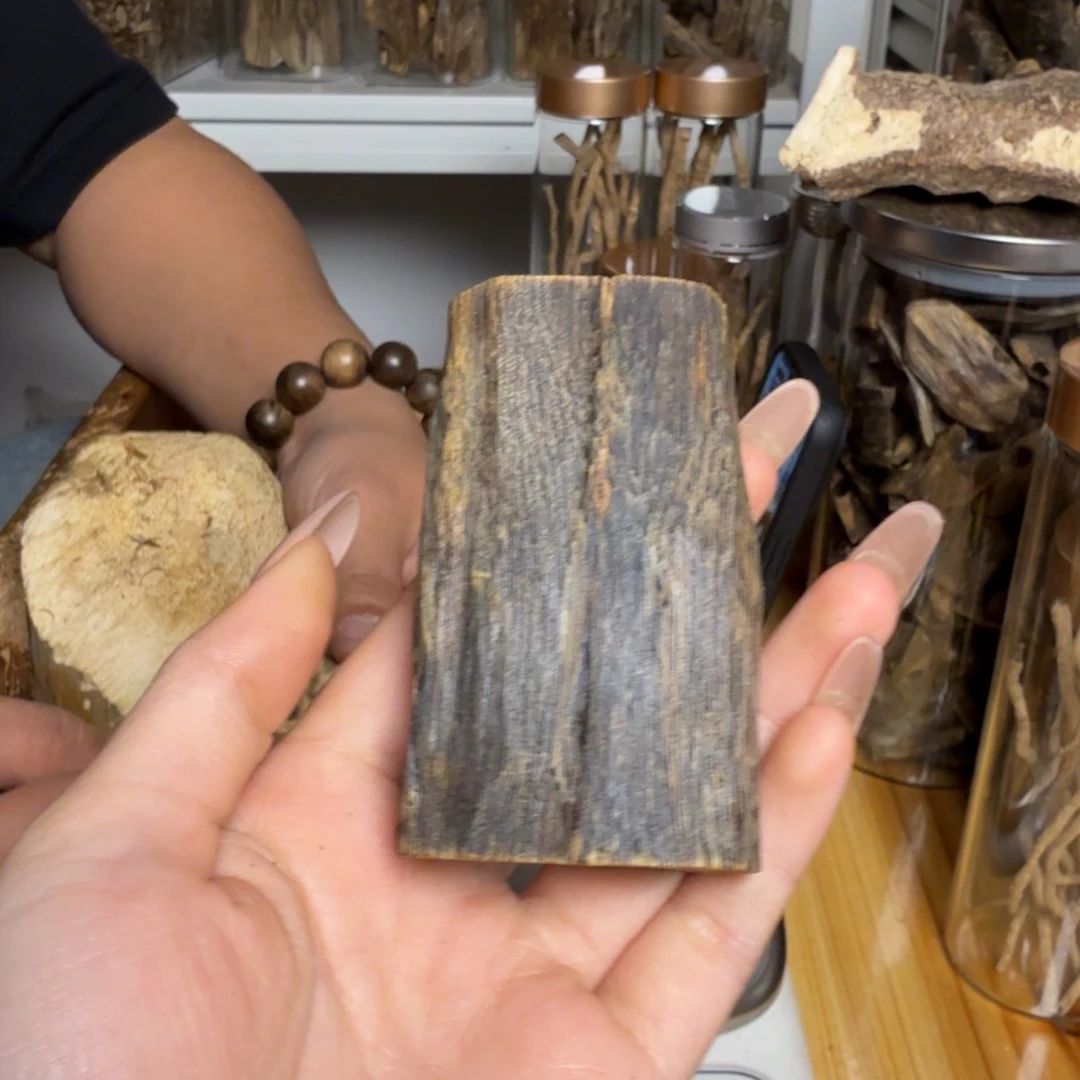 沉香绿奇虫漏29克