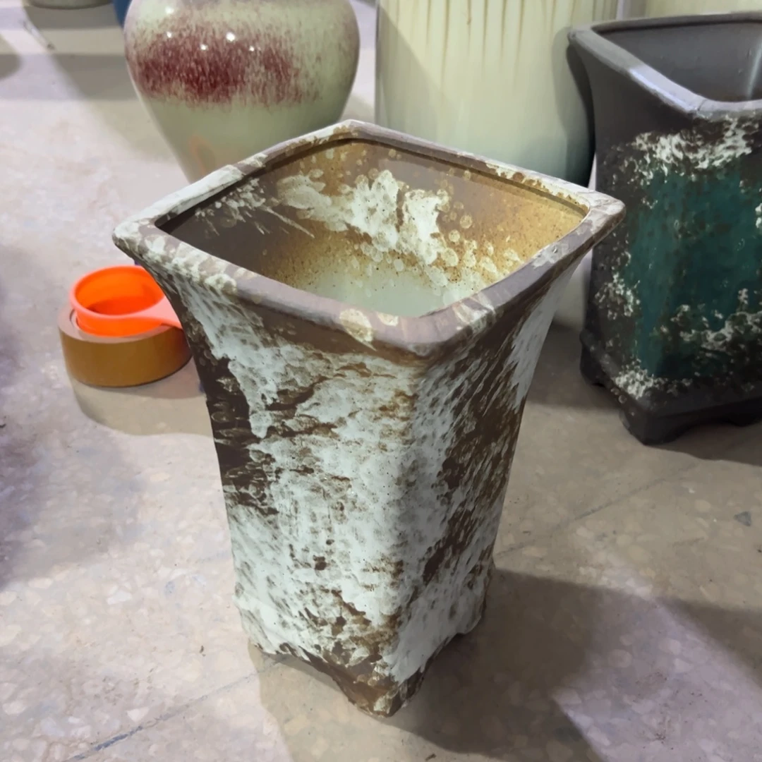 高度28口14有孔瓷器