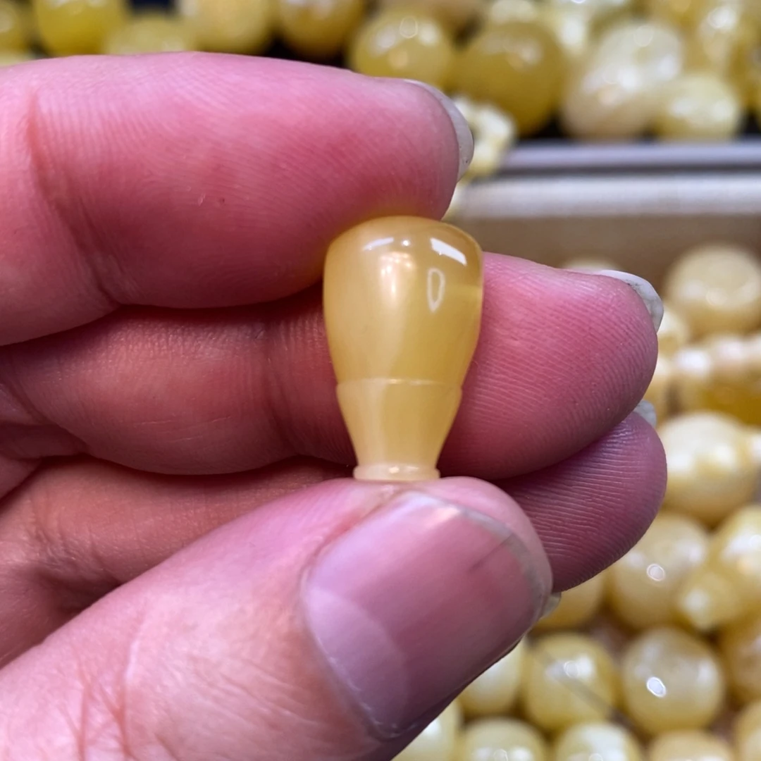 琥珀未镶嵌裸石天然原矿蜜蜡
