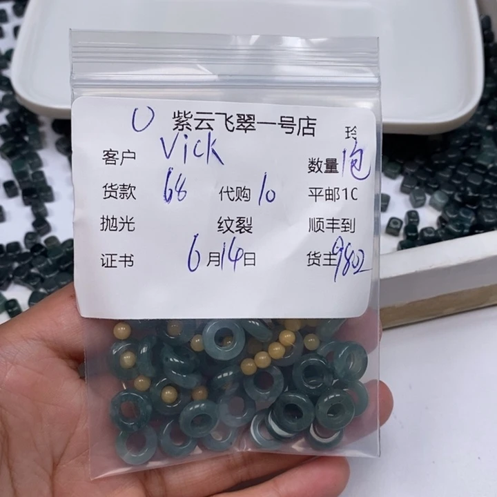 翡翠未镶嵌颈饰v****u