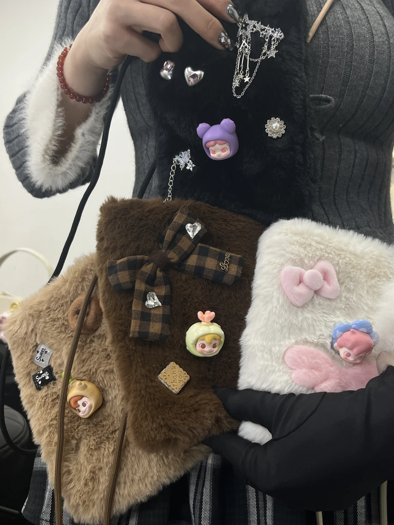 原创手工设计潮玩娃包 韩系轻奢小众设计手机包