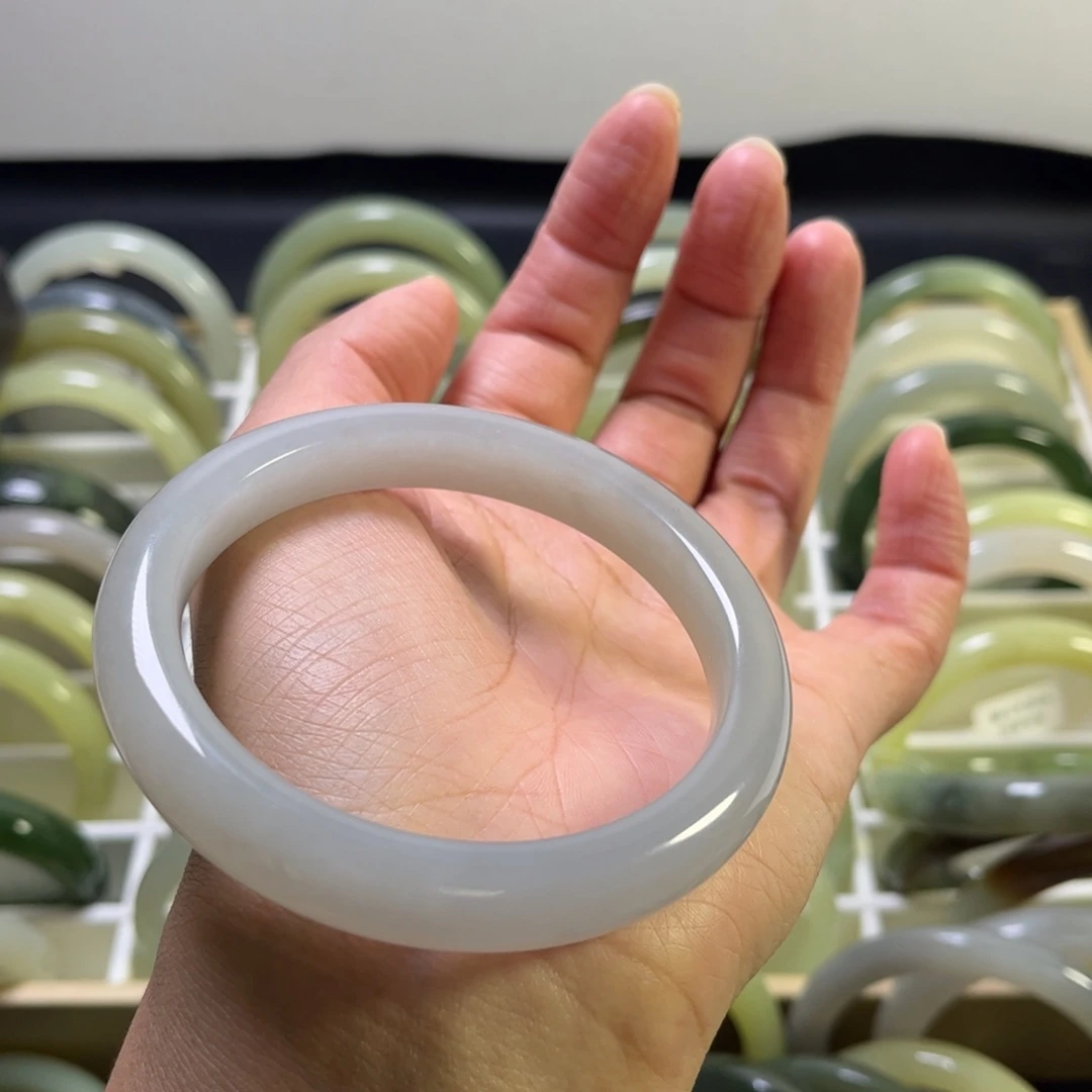 和田玉未镶嵌手镯60.5圈