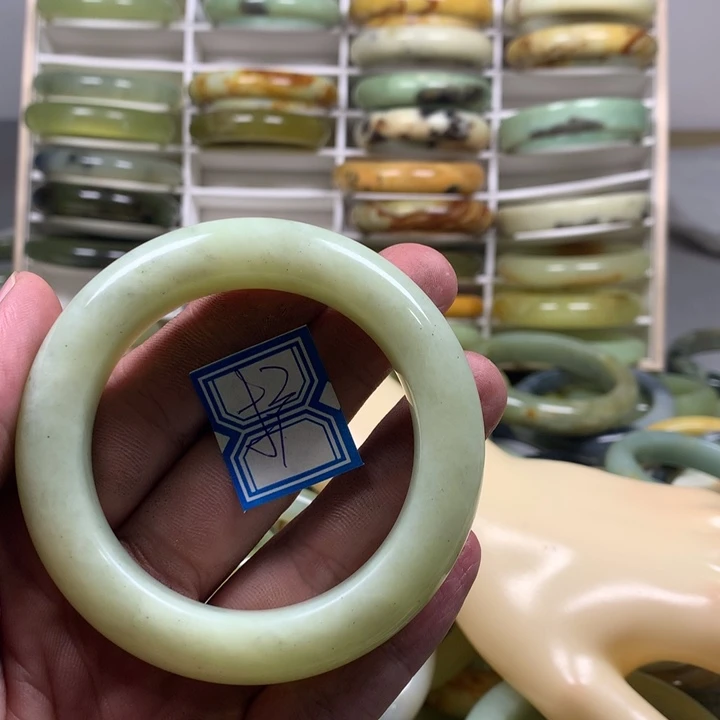 蛇纹石玉手镯未镶嵌护*