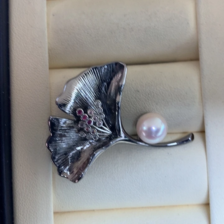 未镶嵌胸饰海水珍珠