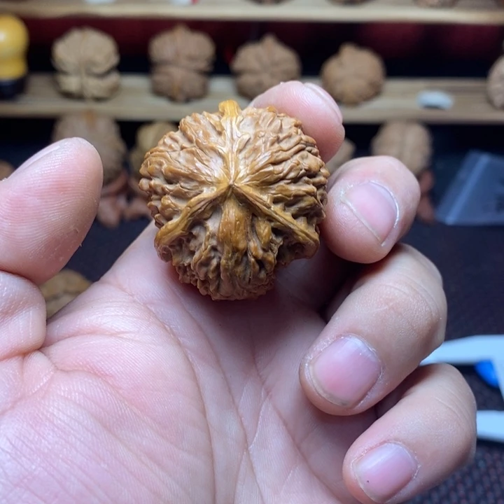 钱****文玩核桃把件文玩