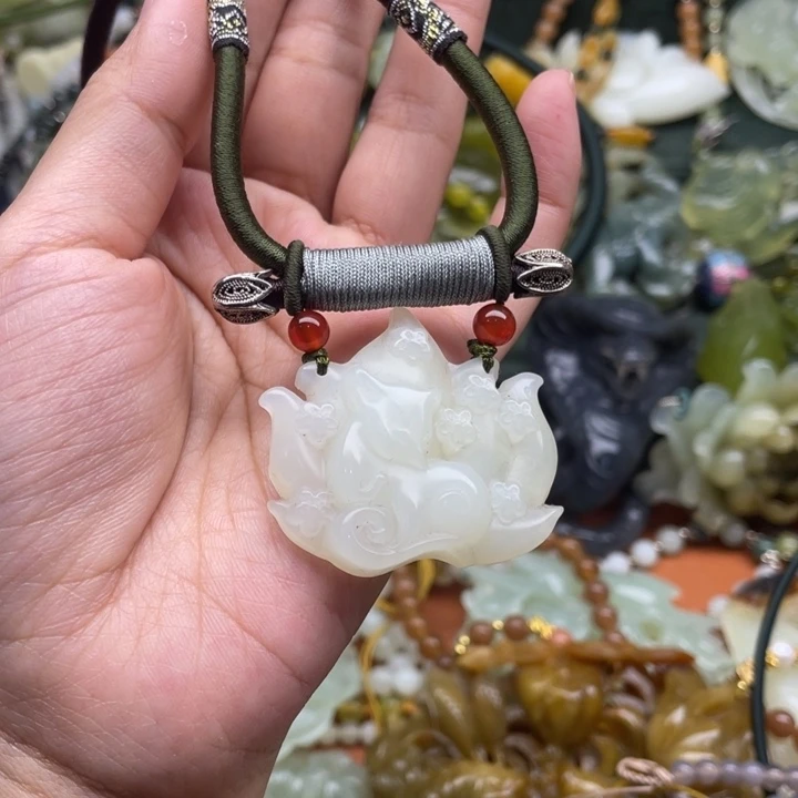 蛇纹石玉吊坠合金花**木