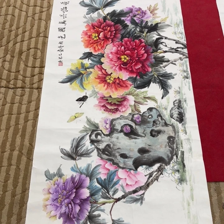 国画花鸟等图案为一体而得的