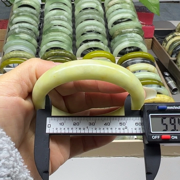 蛇纹石玉未镶嵌手镯8