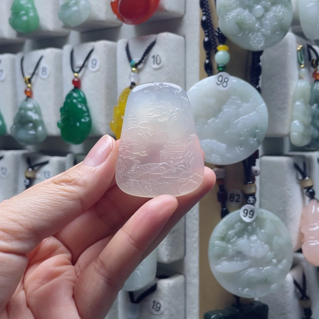 石英质玉（金丝玉）未镶嵌颈饰