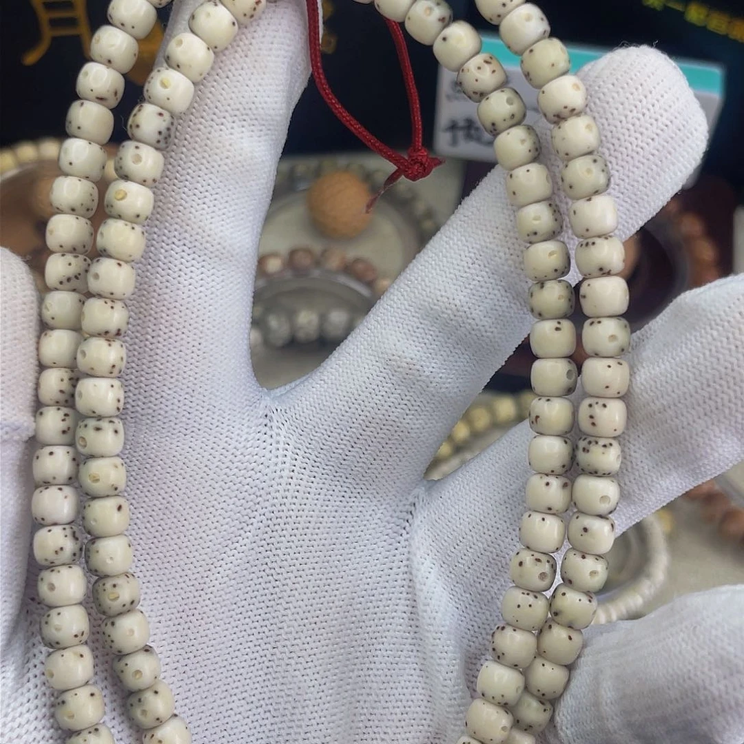 星月菩提吊坠6x5石玉料半壁留白带月108