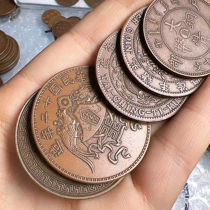 晕***向五个铜币工艺品摆件