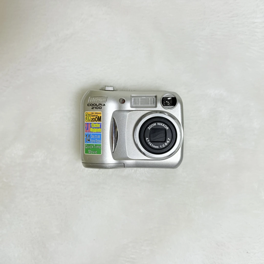 95新 Nikon/尼康 e2100 五号（充电）电池 cf读卡器自备