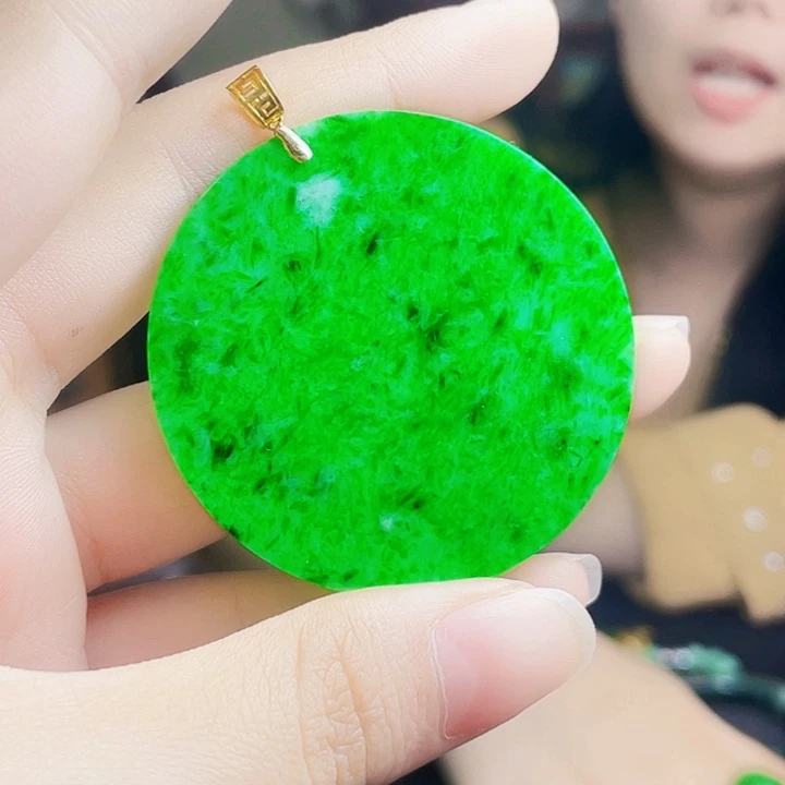 翡翠18K金镶嵌颈饰多样性